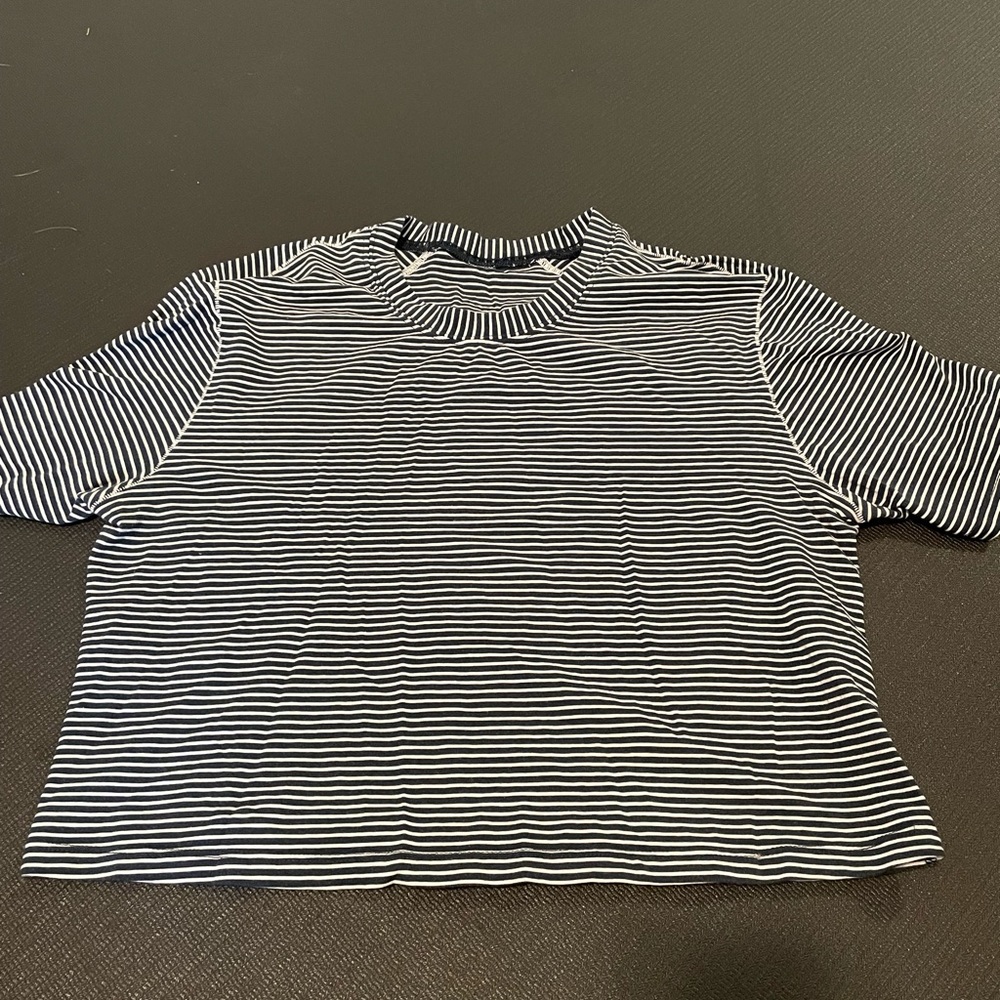 Lululemon crop top